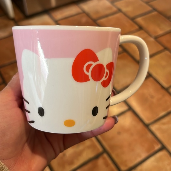 Hello Kitty - Picture 2 of 4